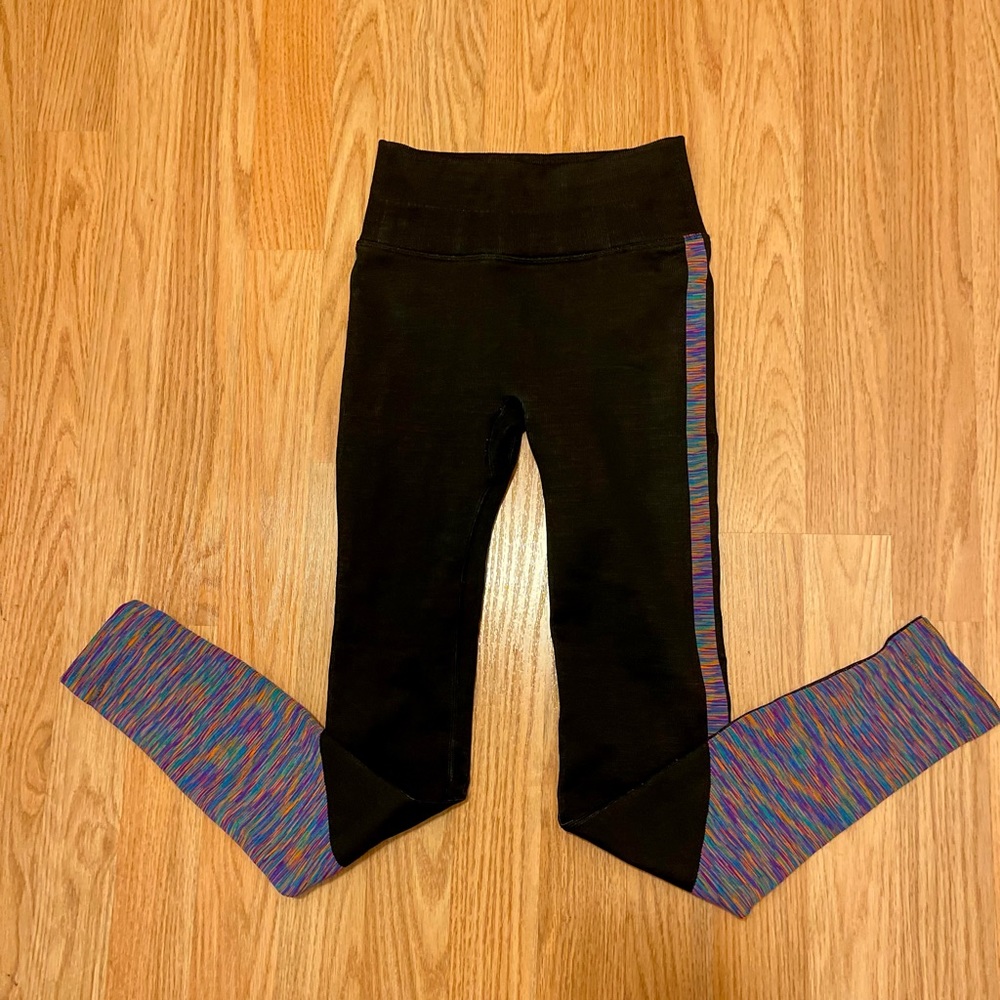 LuLulemon athletic leggings.